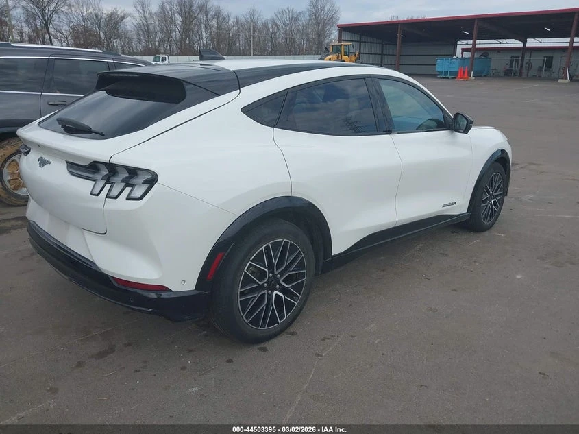 Ford Mustang Mach-E Premium, снимка 4 - Автомобили и джипове - 56320138