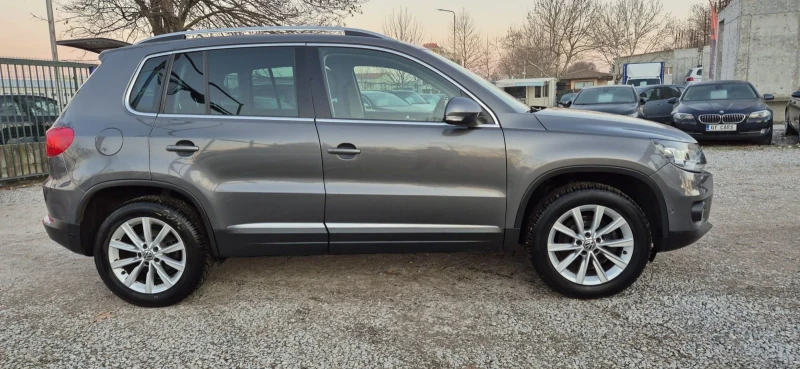 VW Tiguan 2.0tdi+ Navi+ Panorama, снимка 3 - Автомобили и джипове - 48859318