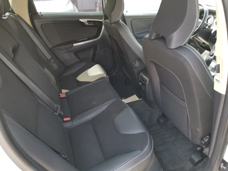 Volvo XC60 2.4 D5 215 A 4x4, снимка 7 - Автомобили и джипове - 51496144