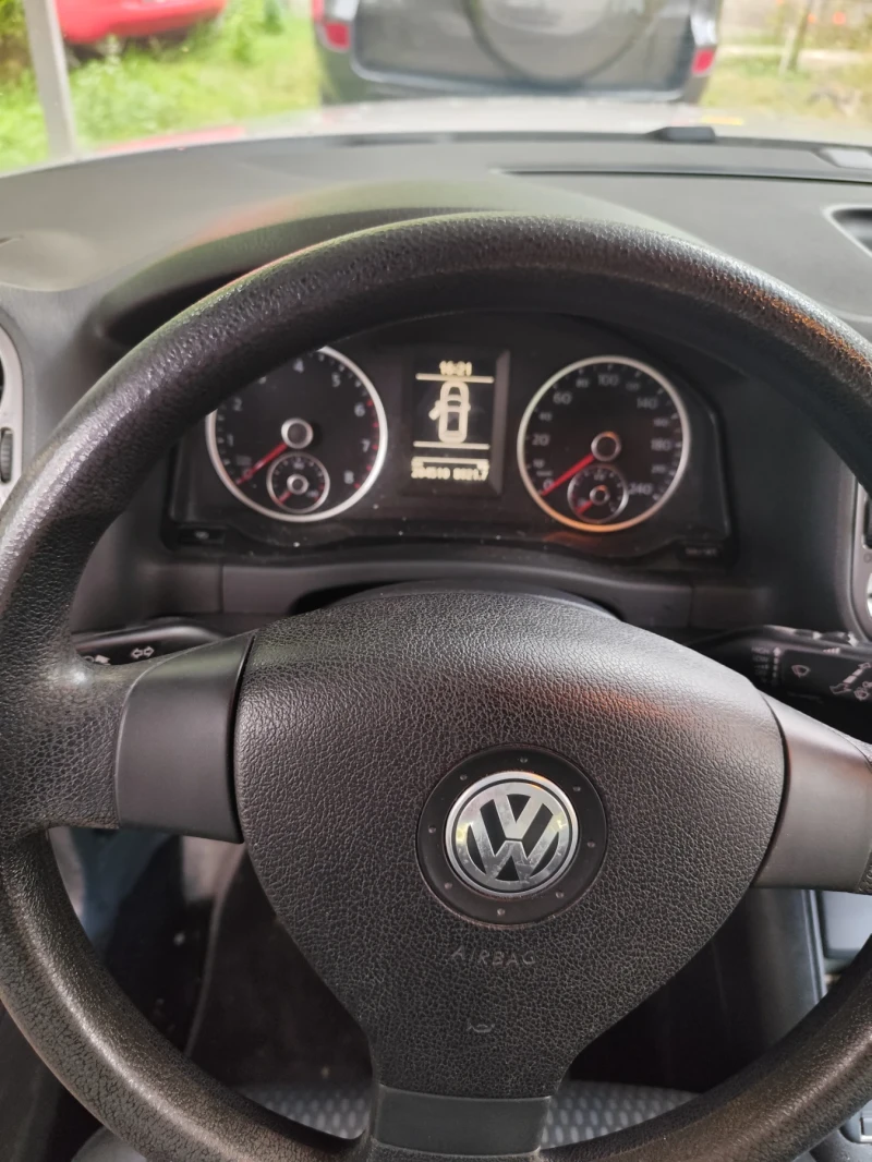 VW Tiguan, снимка 13 - Автомобили и джипове - 52121027