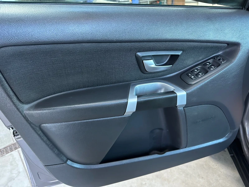 Volvo Xc90 2.4, D5 Автомат, 4x4, Кож.Сал.Сер.Истор.2кт, Гуми, снимка 10 - Автомобили и джипове - 52841240