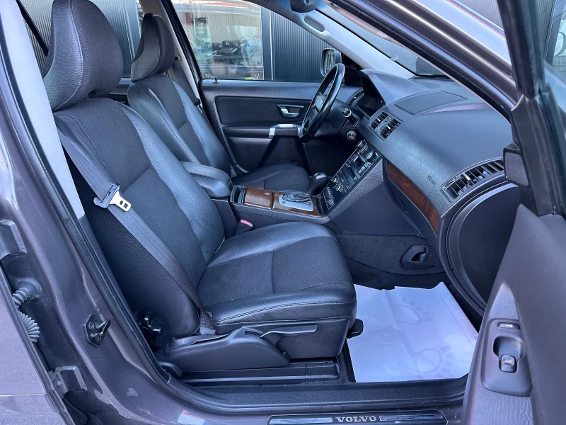 Volvo Xc90 2.4, D5 Автомат, 4x4, Кож.Сал.Сер.Истор.2кт, Гуми, снимка 12 - Автомобили и джипове - 52841240
