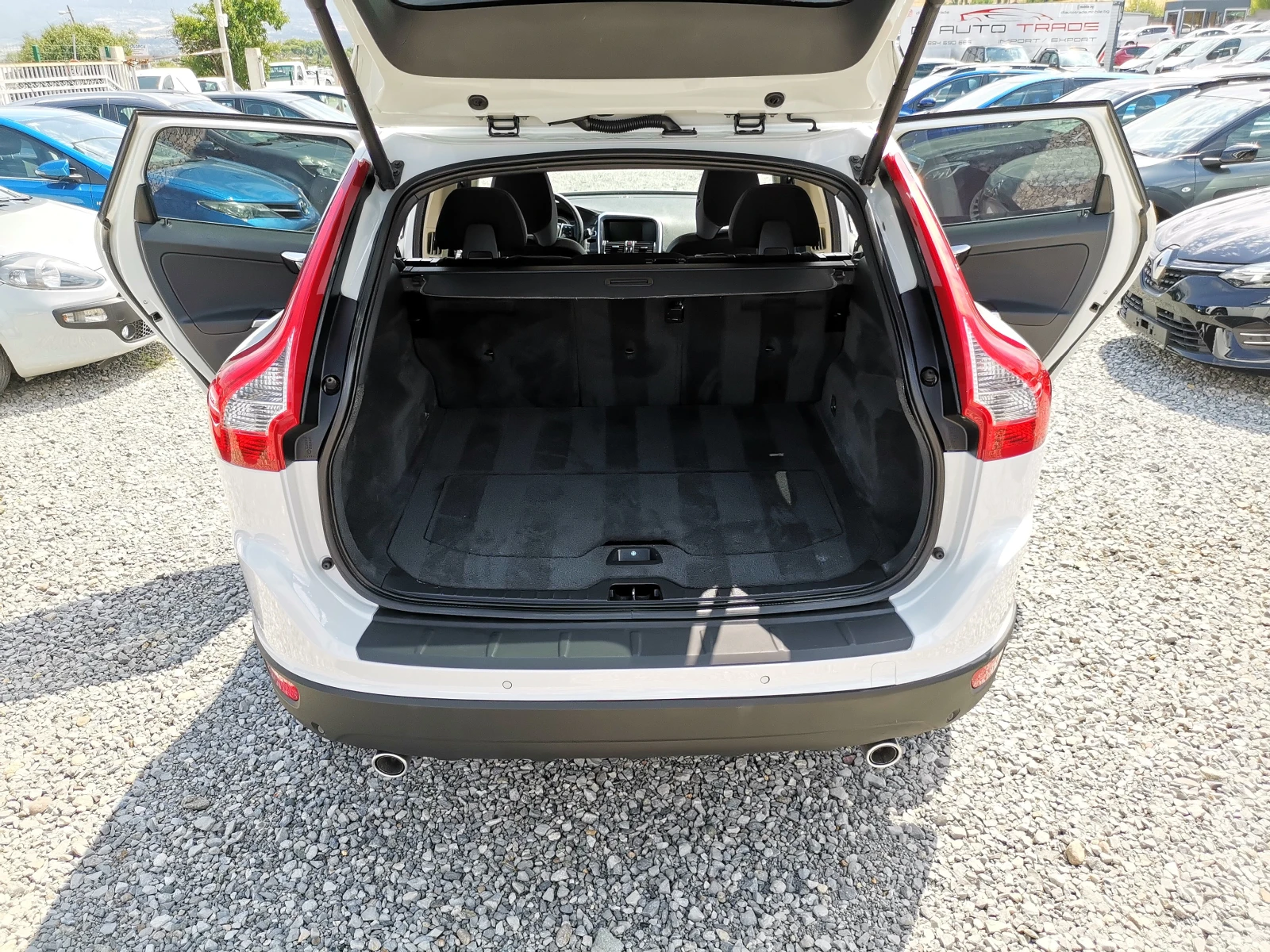 Volvo XC60 2.4 D5 215 A 4x4 - изображение 10