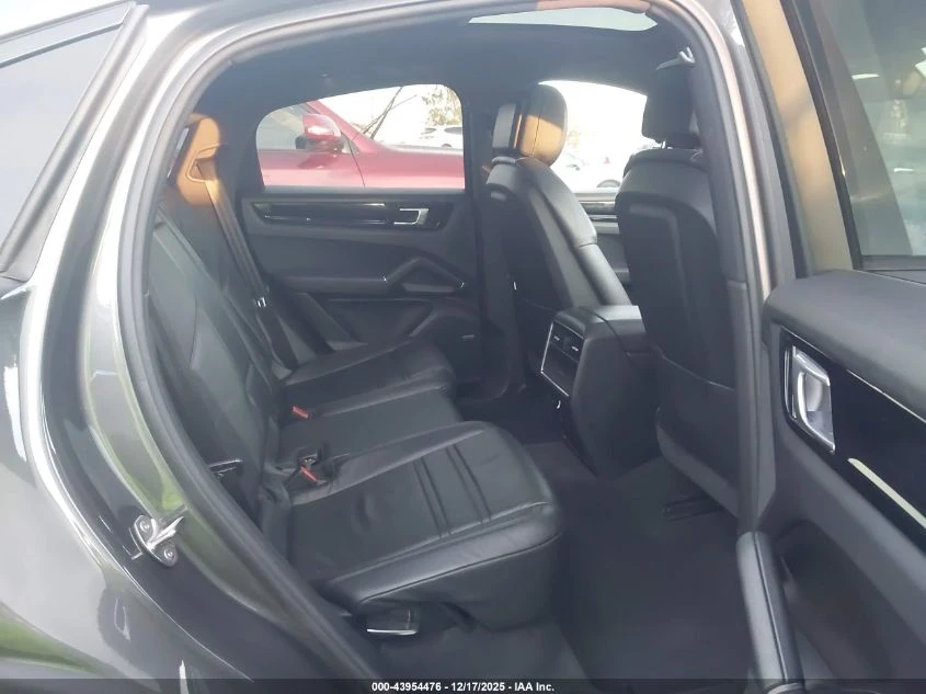 Porsche Cayenne Coupe AWD - изображение 8