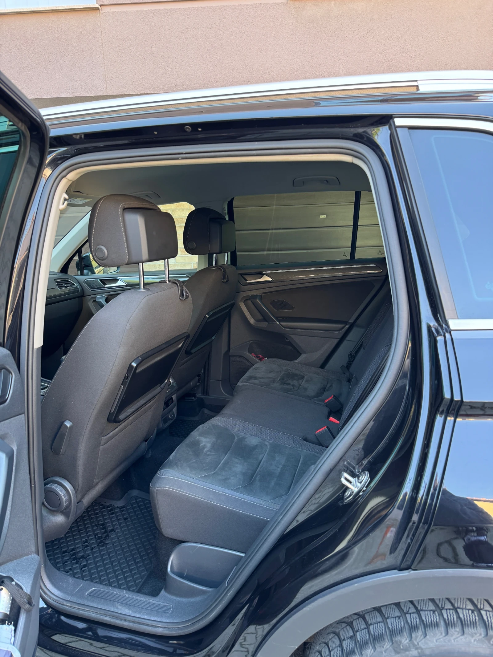 VW Tiguan, снимка 6 - Автомобили и джипове - 54447213