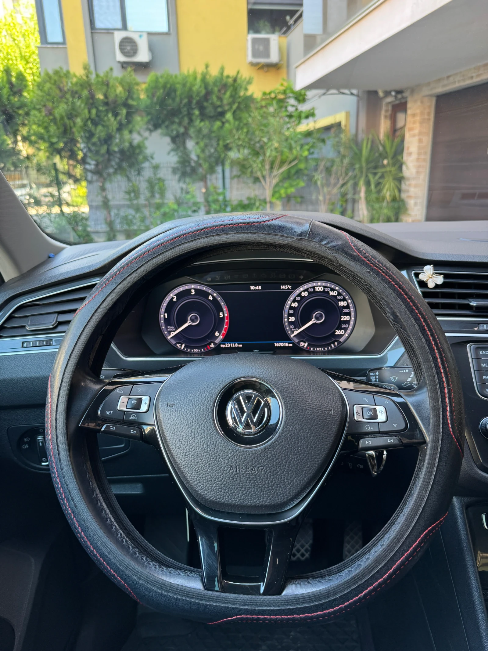 VW Tiguan, снимка 8 - Автомобили и джипове - 54447213