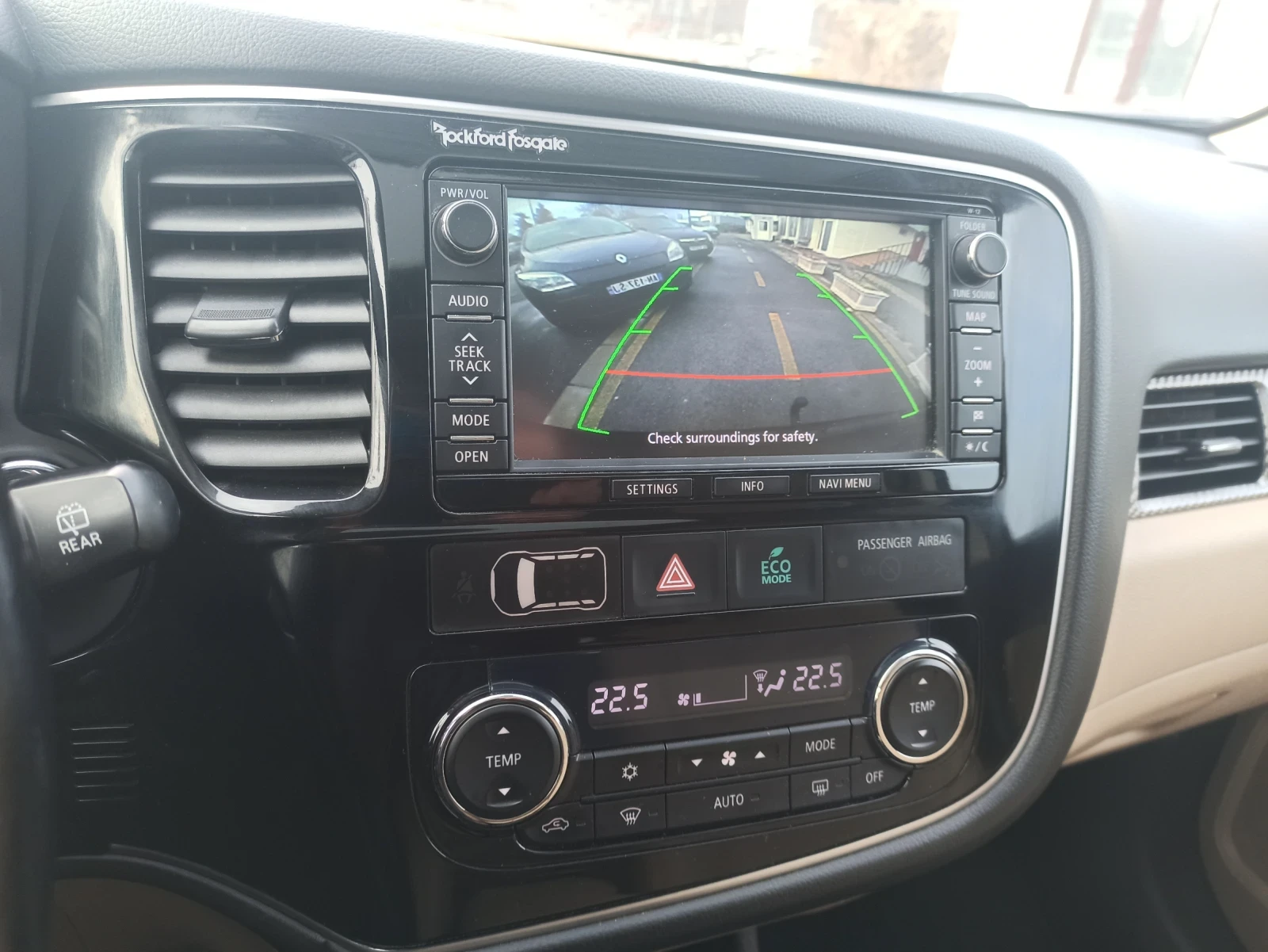 Mitsubishi Outlander KEYLESS, NAVI, KAMERA, PANORAMA , снимка 9 - Автомобили и джипове - 54692809