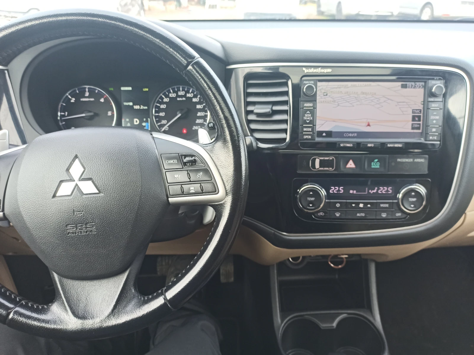 Mitsubishi Outlander KEYLESS, NAVI, KAMERA, PANORAMA , снимка 10 - Автомобили и джипове - 54692809