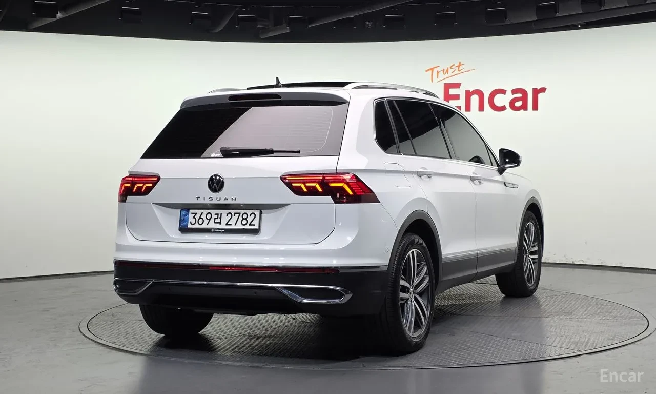 VW Tiguan 360 / HEAD-UP / 58K KM / ПАНОРАМА / ЛИЗИНГ, снимка 2 - Автомобили и джипове - 54805293