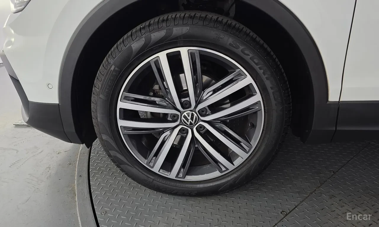 VW Tiguan 360 / HEAD-UP / 58K KM / ПАНОРАМА / ЛИЗИНГ, снимка 5 - Автомобили и джипове - 54805293