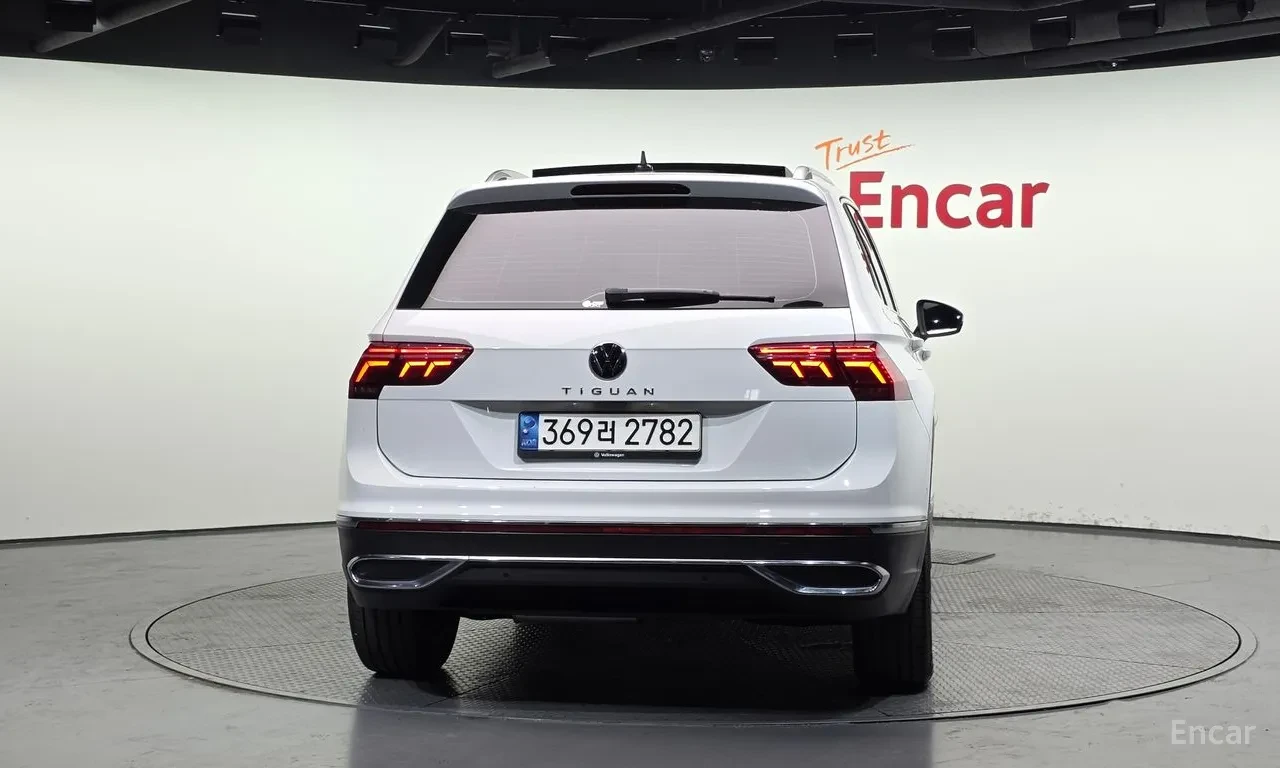 VW Tiguan 360 / HEAD-UP / 58K KM / ПАНОРАМА / ЛИЗИНГ, снимка 4 - Автомобили и джипове - 54805293