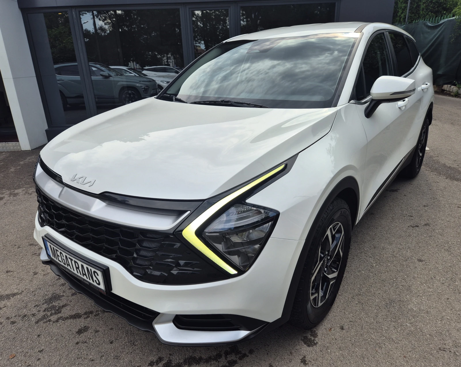 Kia Sportage 1.6 T 180 к.с. 4x2 наличен в БГ, снимка 2 - Автомобили и джипове - 55123016