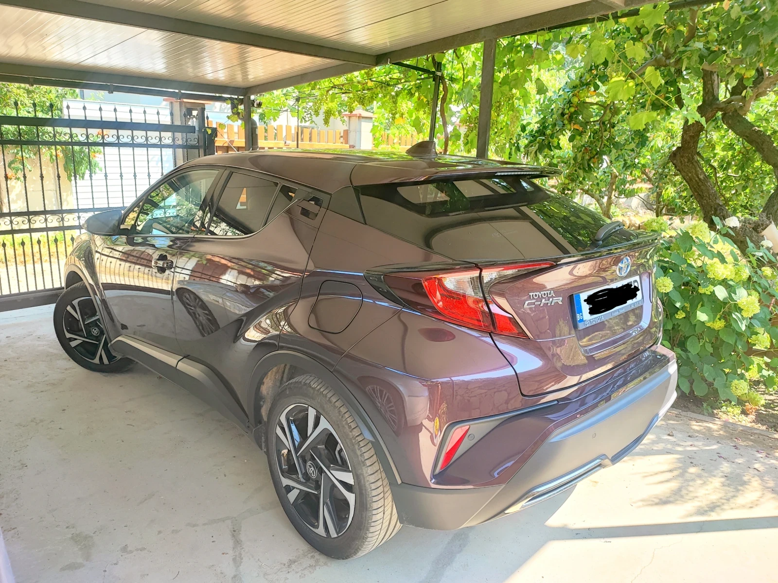 Toyota C-HR Хибрид