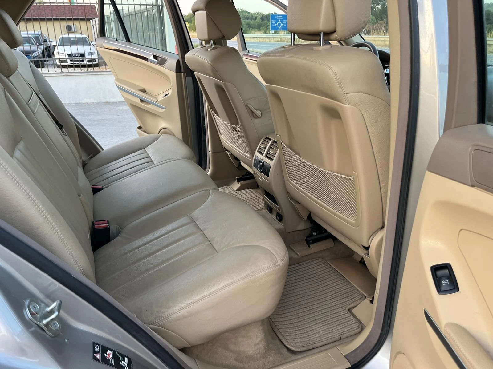 Mercedes-Benz ML 320 3.0CDI 224кс БЪРЗИ БАВНИ КОЖА ВНОС ИТАЛИЯ, снимка 10 - Автомобили и джипове - 55619031