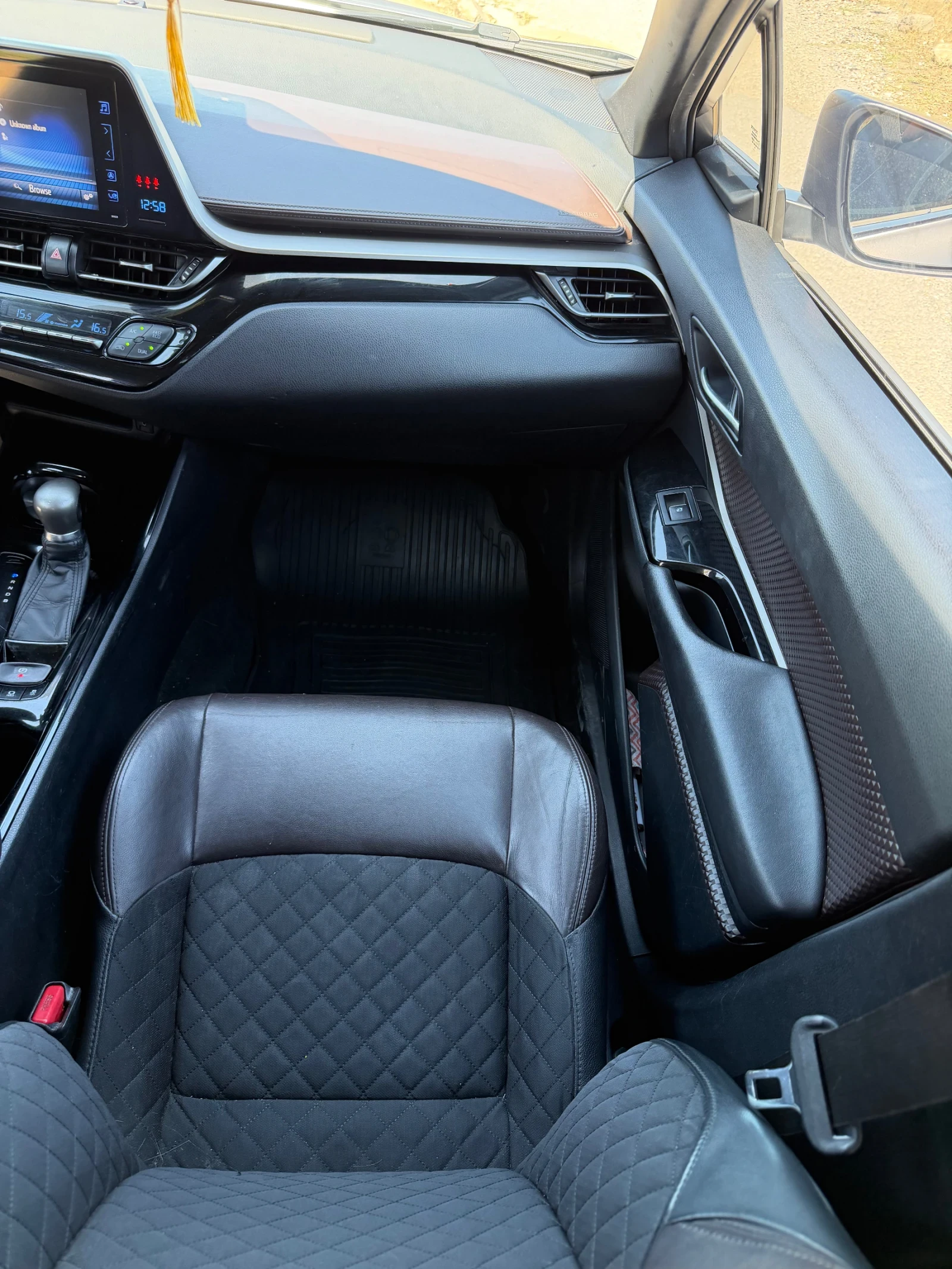 Toyota C-HR 1.8Hybrid, снимка 12 - Автомобили и джипове - 55679408