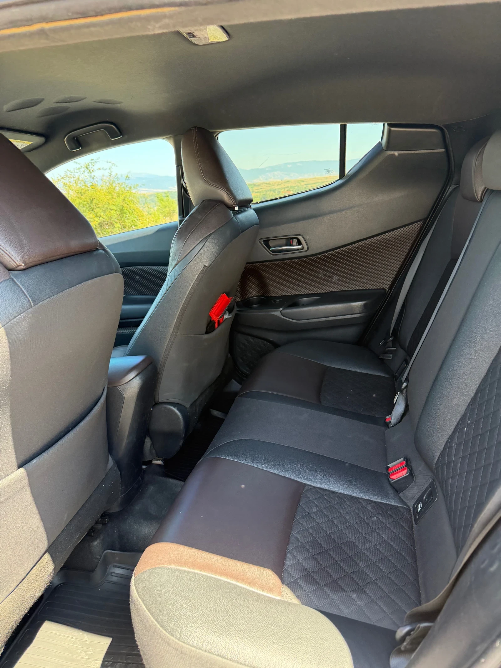 Toyota C-HR 1.8Hybrid, снимка 13 - Автомобили и джипове - 55679408