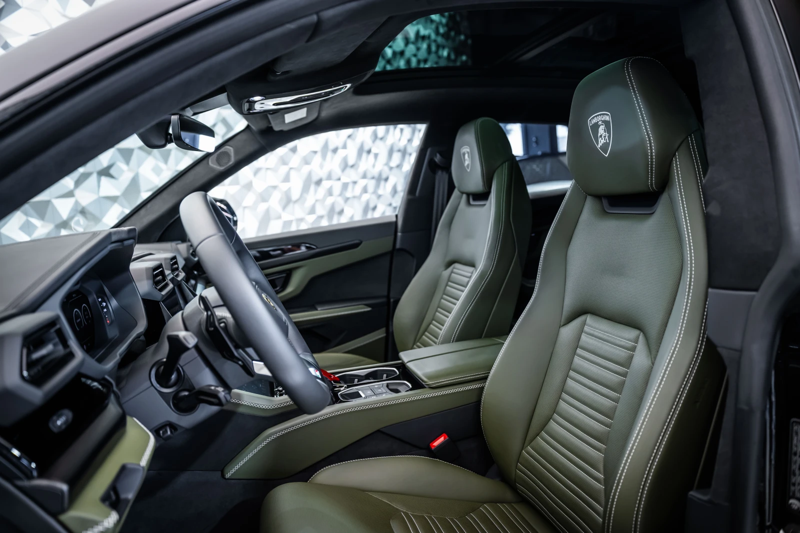 Lamborghini Urus SE B&O* Pano* 360, снимка 12 - Автомобили и джипове - 56194927