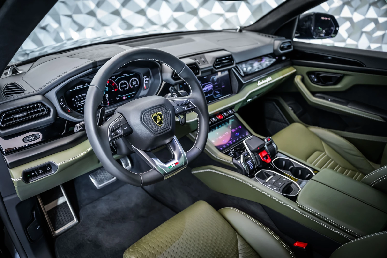 Lamborghini Urus SE B&O* Pano* 360, снимка 8 - Автомобили и джипове - 56194927