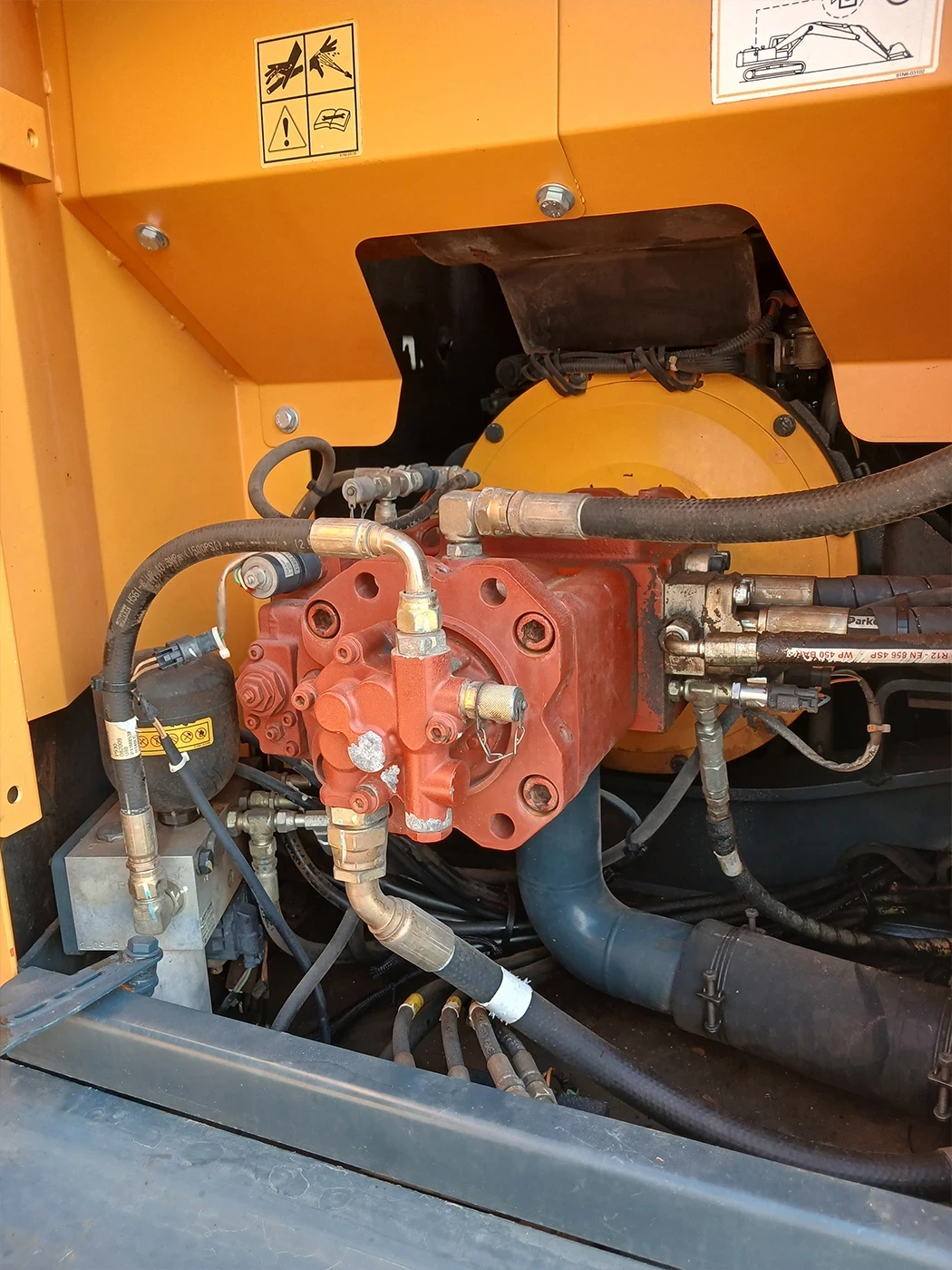 ����� Hyundai Robex 140LC-9 14000 ��., 2013 �. | Mobile.bg � ����������� 14
