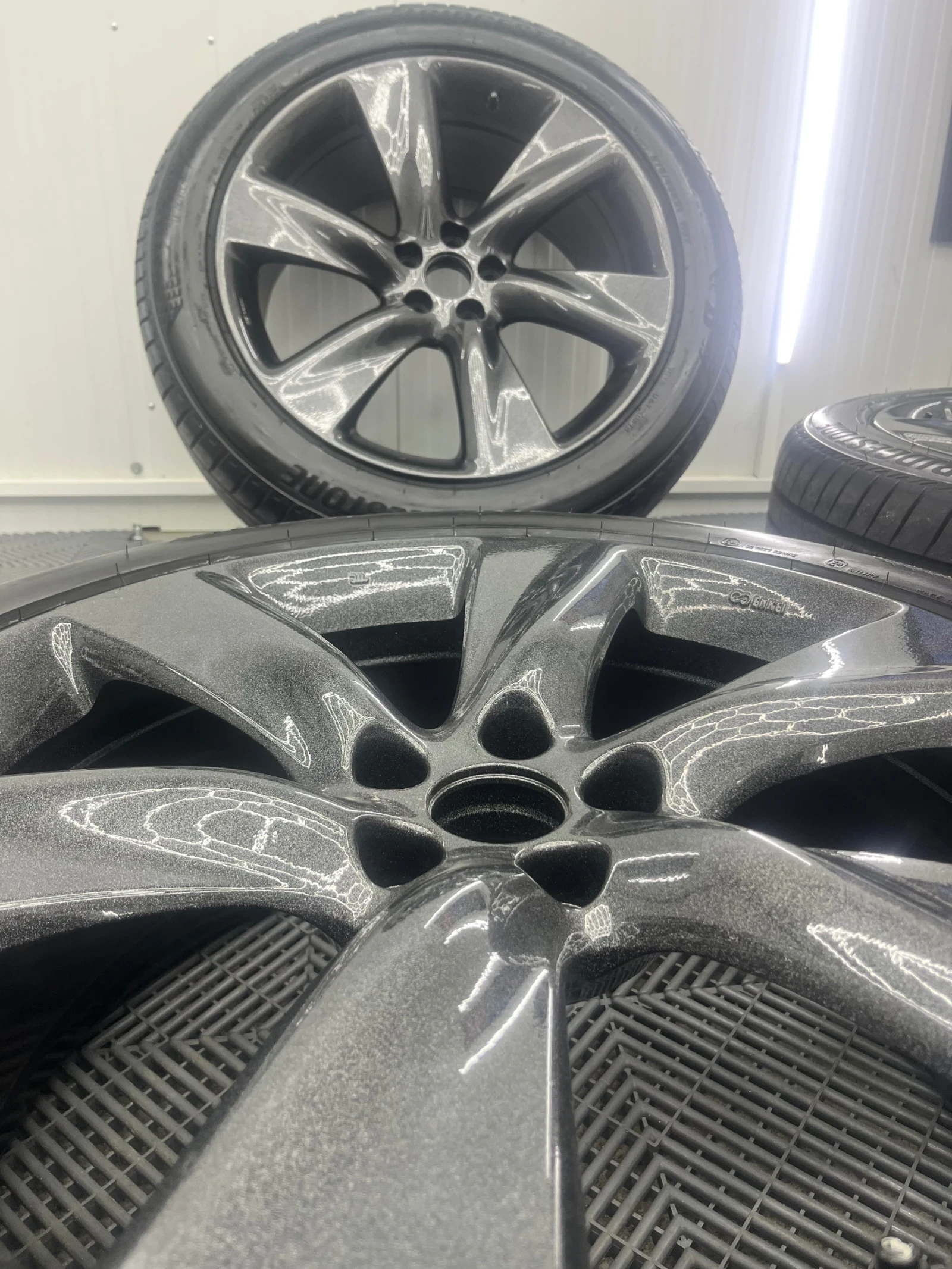 ���� � ������ 275/45R21 �� Infiniti QX70 | Mobile.bg � ����������� 4