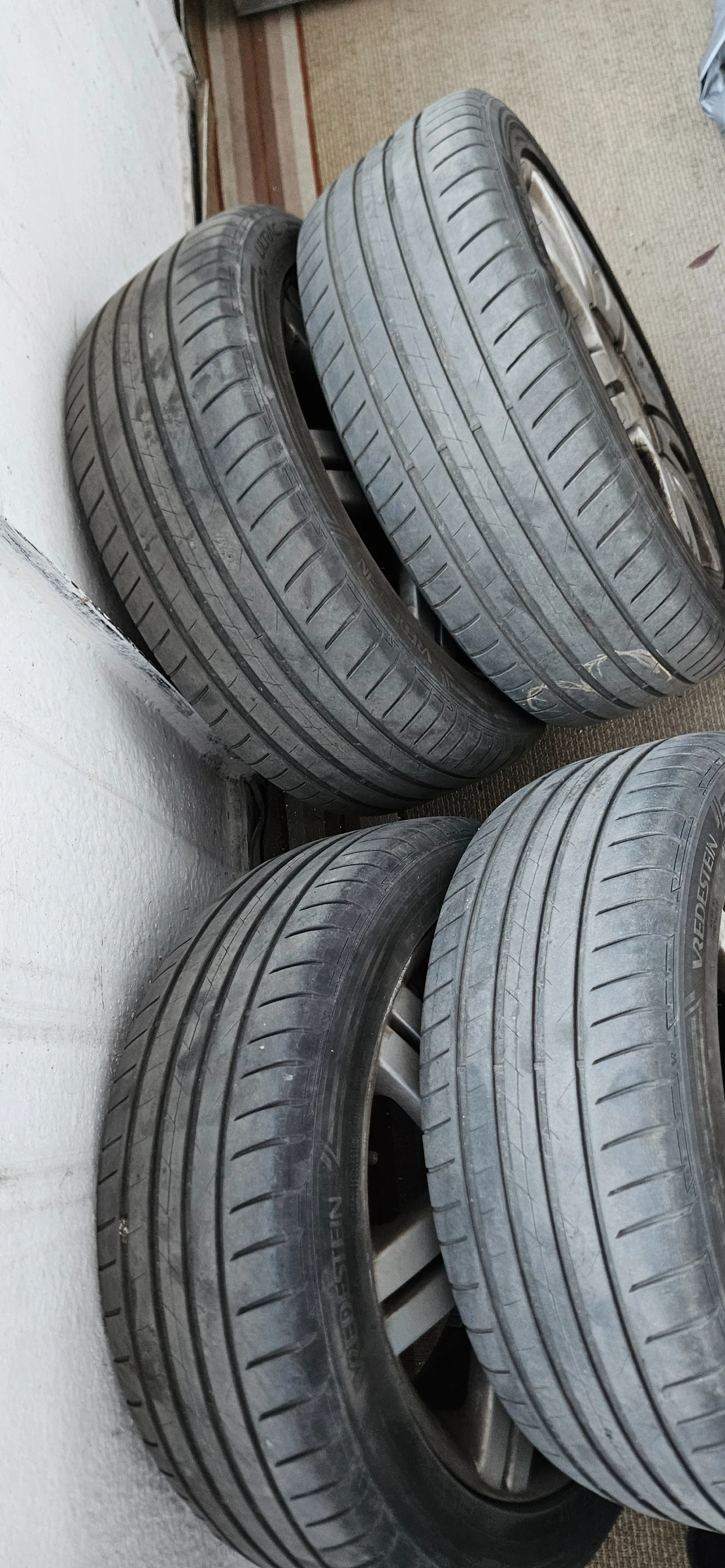 Гуми с джанти Vredestein 225/45R17, снимка 2 - Гуми и джанти - 54142519