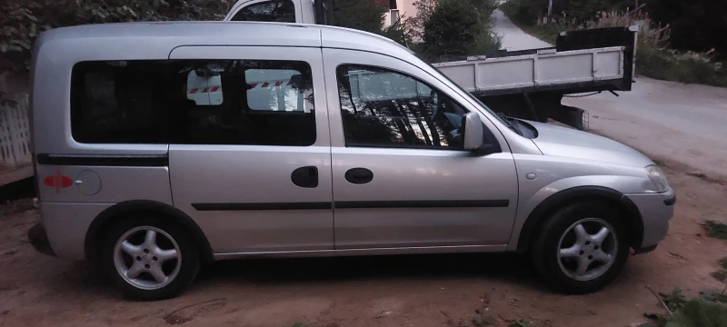 Opel Combo, снимка 2 - Автомобили и джипове - 47622676