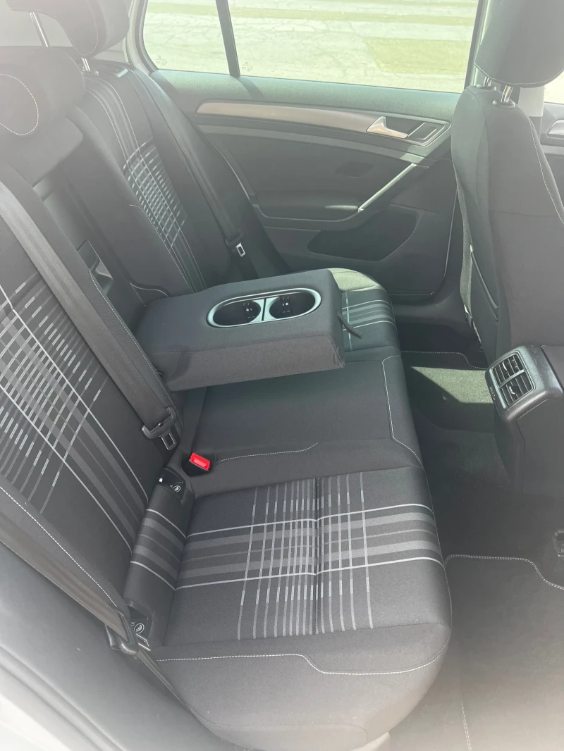 VW Golf Keyless* ACC* LOUNGE* Camera* * , снимка 12 - Автомобили и джипове - 52318879