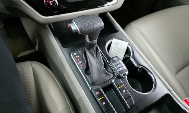 Kia Carnival 11-Seater Deluxe, снимка 8 - Автомобили и джипове - 51843144