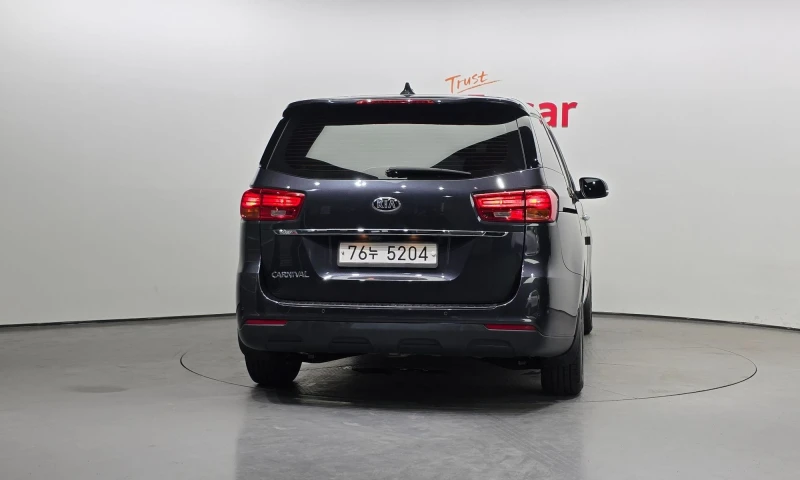 Kia Carnival 11-Seater Deluxe, снимка 4 - Автомобили и джипове - 51843144