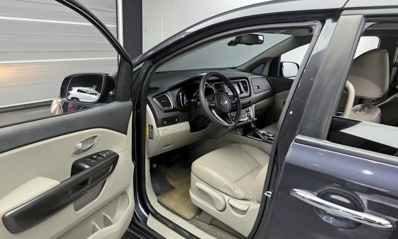 Kia Carnival 11-Seater Deluxe, снимка 9 - Автомобили и джипове - 51843144