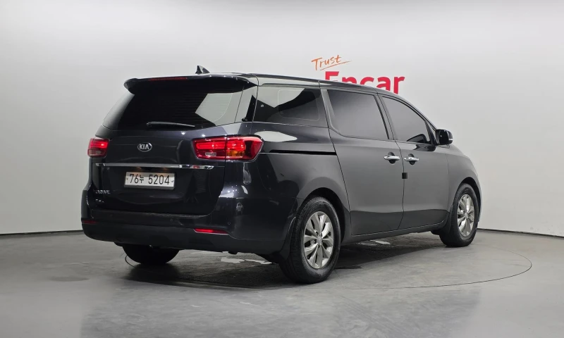 Kia Carnival 11-Seater Deluxe, снимка 2 - Автомобили и джипове - 51843144