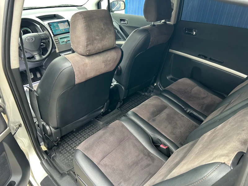 Toyota Corolla verso 1.8 VVT-I ГАЗ! 7 Места! Отлична!, снимка 10 - Автомобили и джипове - 53188539