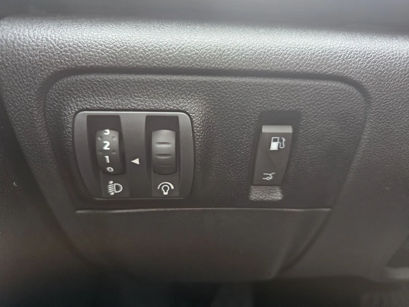 Renault Megane 1.3 TCe 140 EDC, снимка 13 - Автомобили и джипове - 53211484