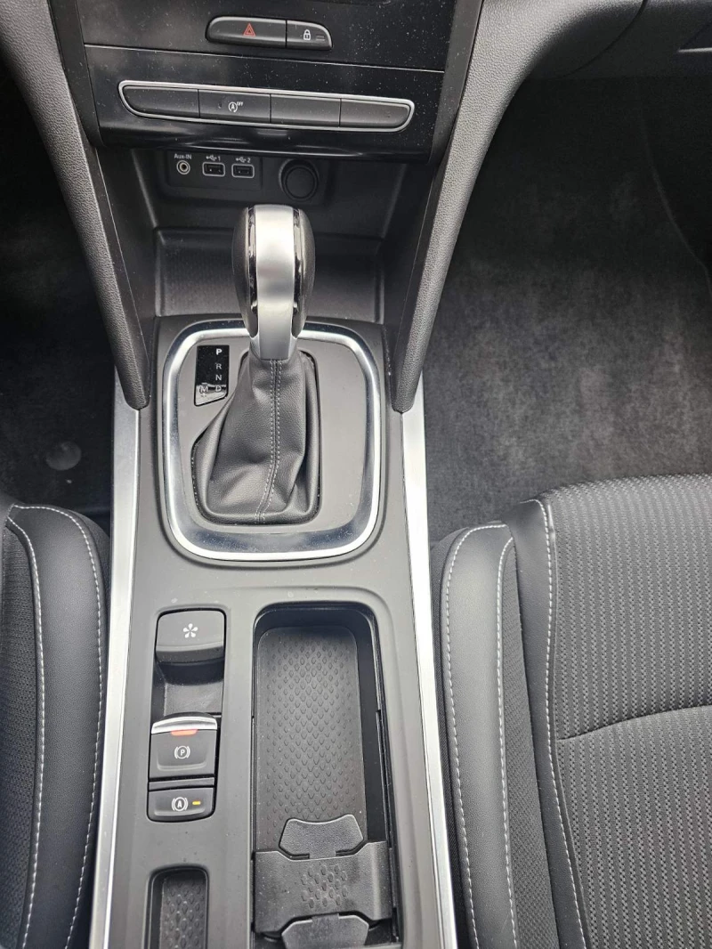 Renault Megane 1.3 TCe 140 EDC, снимка 10 - Автомобили и джипове - 53211484