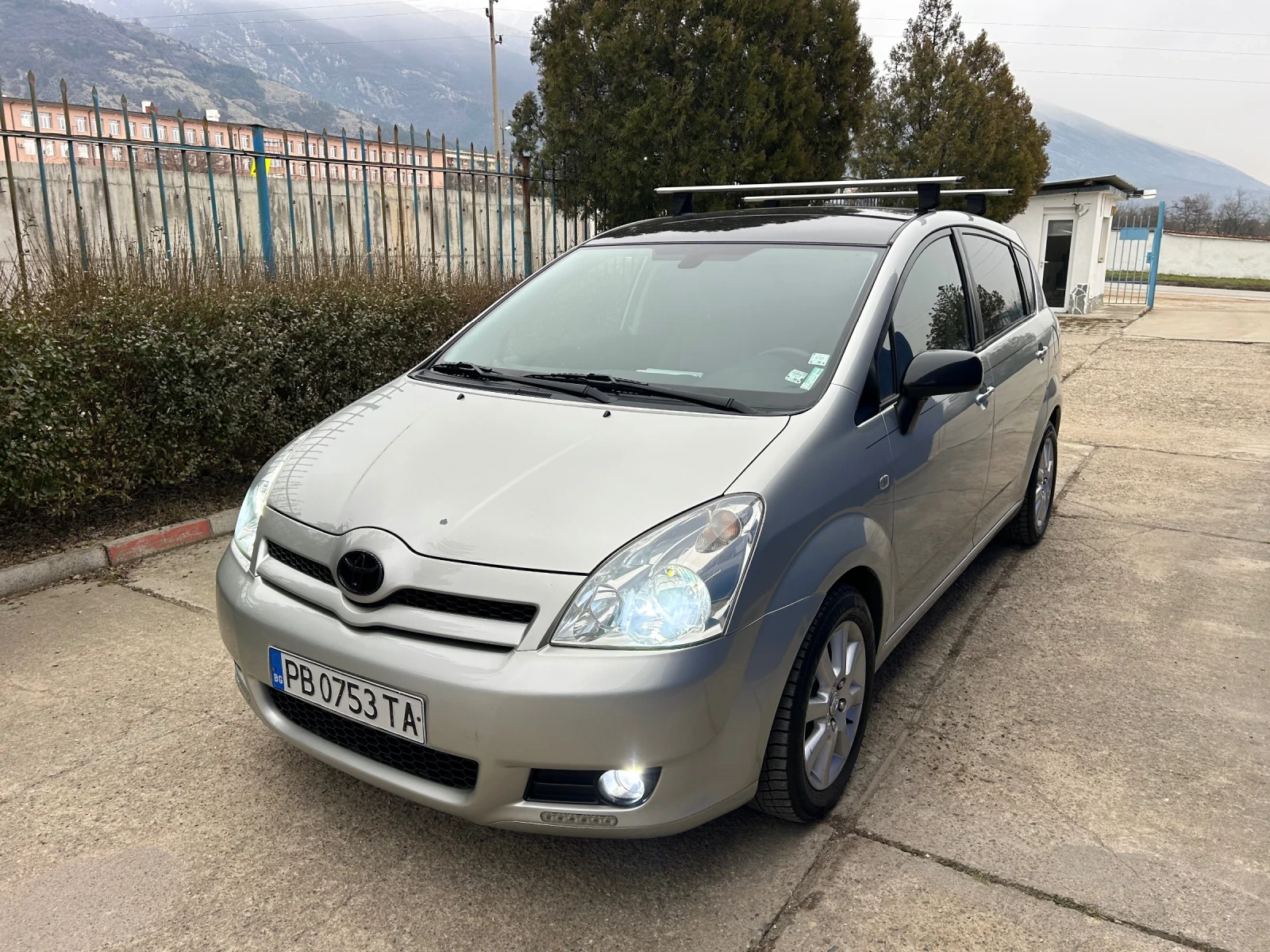 Toyota Corolla verso 1.8 VVT-I ГАЗ! 7 Места! Отлична!, снимка 1