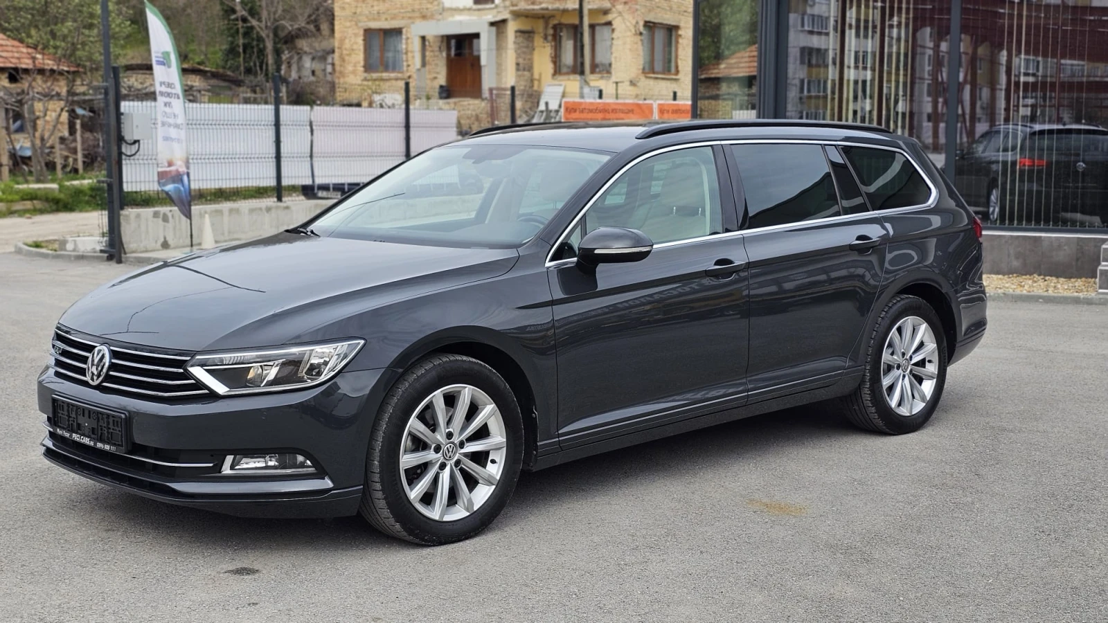 VW Passat R-Line 1.6TDi 120HP 7DSG-ДИСТРОНИК-ТОП СЪСТ-ЛИЗИНГ - изображение 3