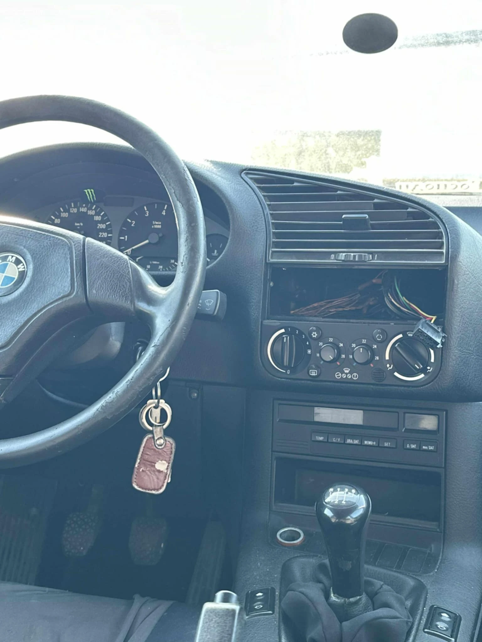 BMW 318  - изображение 10