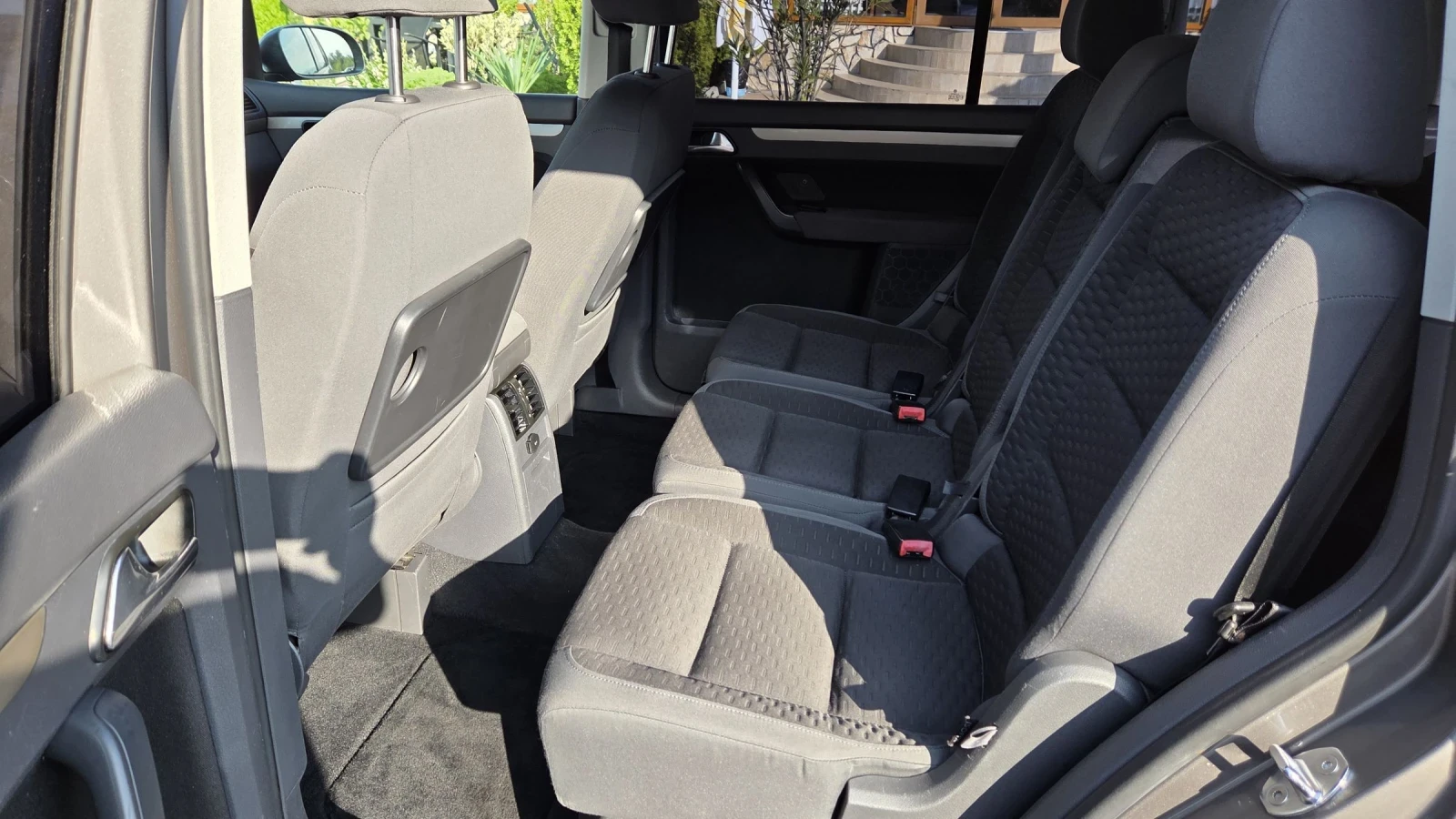 VW Touran 1, 9TDI/ АВТОМАТИК/ 7 МЕСТА - изображение 9