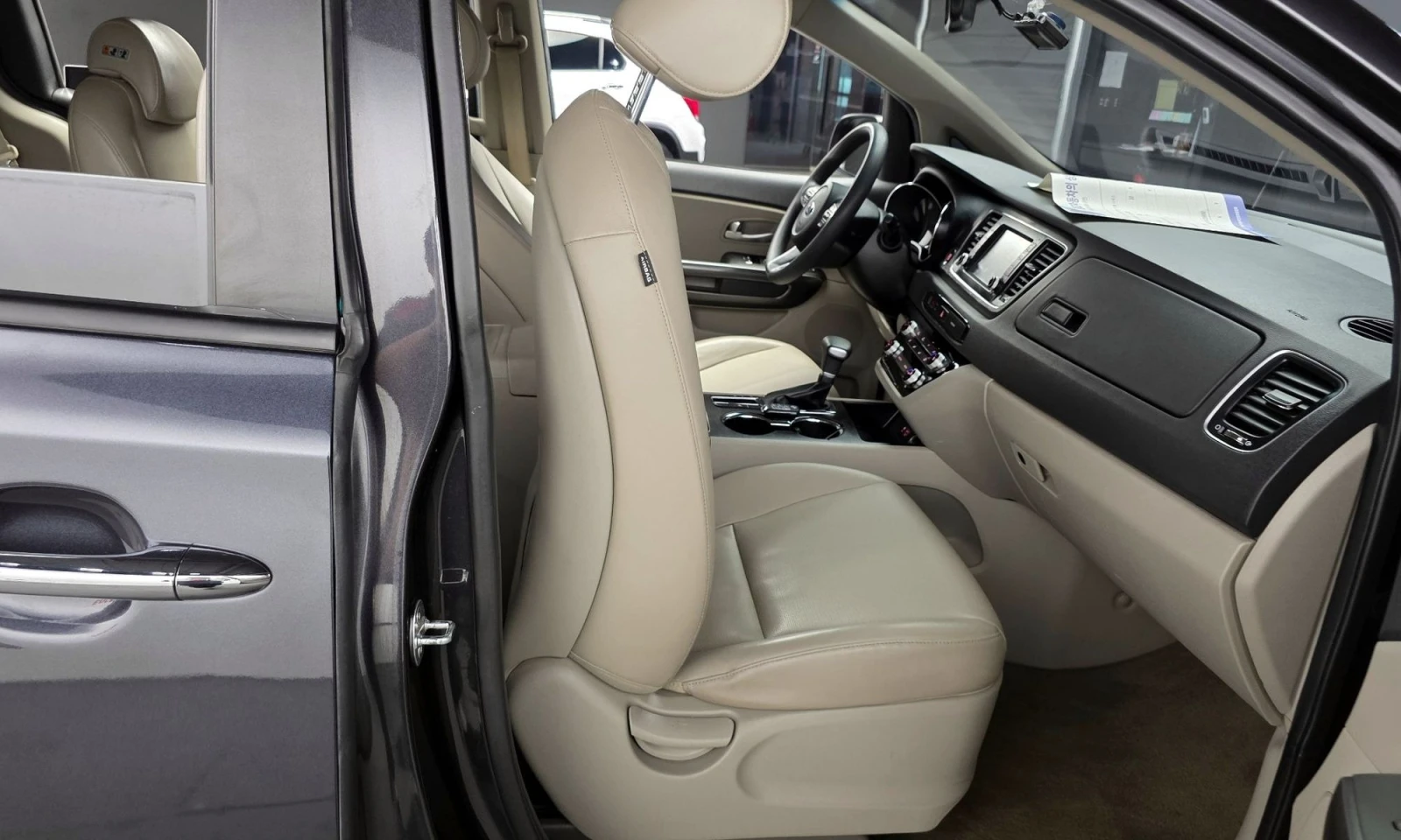 Kia Carnival 11-Seater Deluxe | Mobile.bg   11