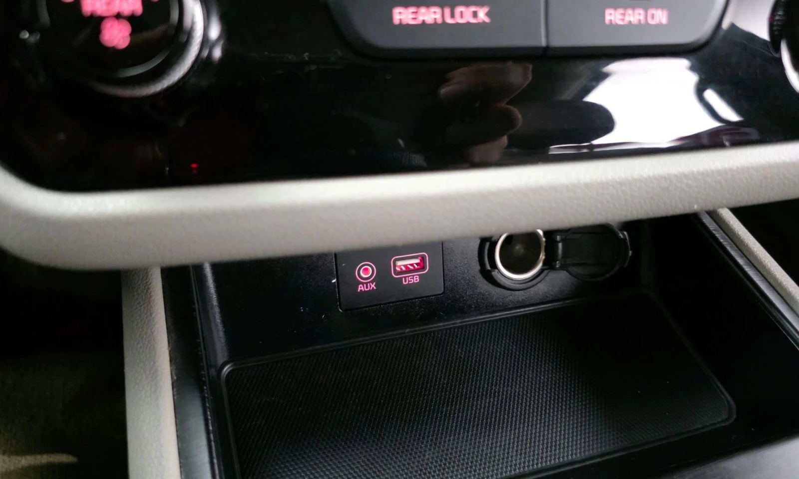 Kia Carnival 11-Seater Deluxe | Mobile.bg   17