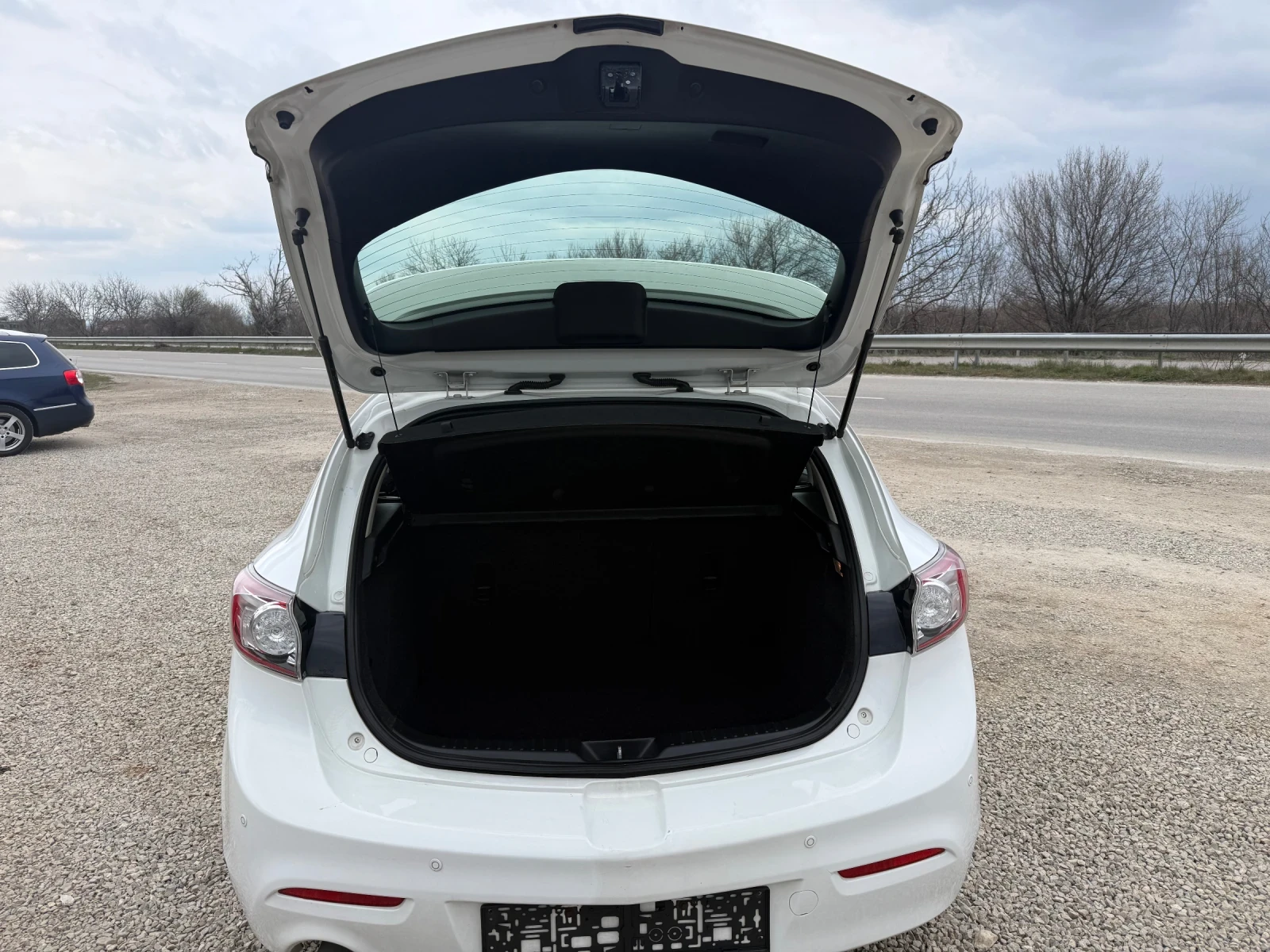 Mazda 3 1.6 TD 116 k.с. УНИКАТ ЕВРО 5, снимка 10 - Автомобили и джипове - 53917942