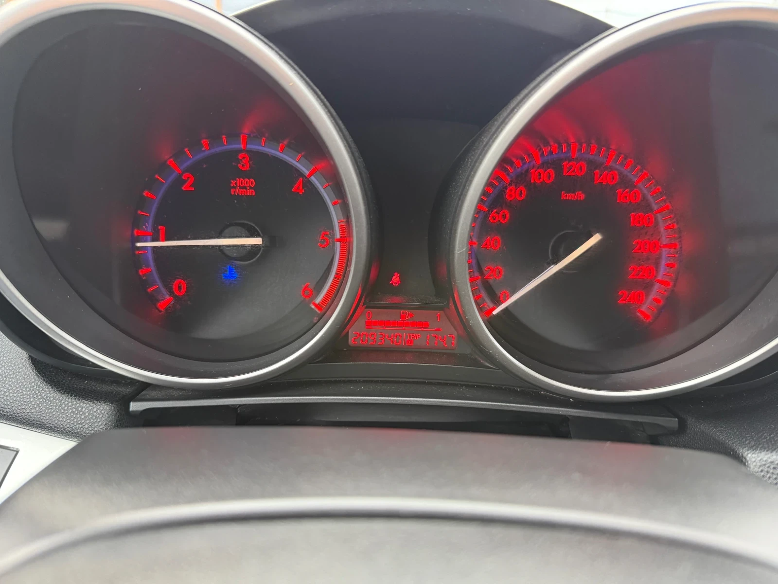 Mazda 3 1.6 TD 116 k.с. УНИКАТ ЕВРО 5, снимка 16 - Автомобили и джипове - 53917942