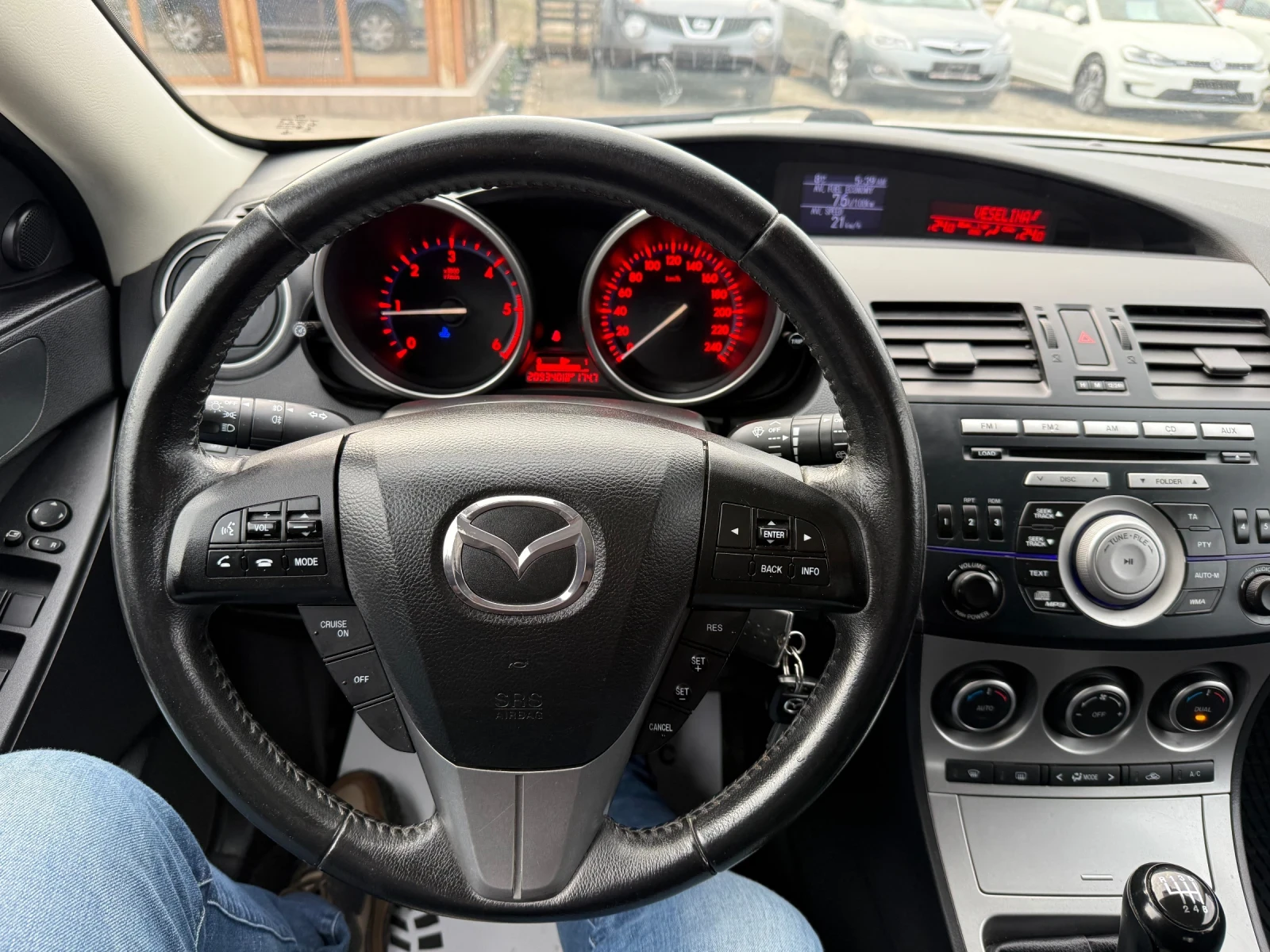 Mazda 3 1.6 TD 116 k.с. УНИКАТ ЕВРО 5, снимка 14 - Автомобили и джипове - 53917942