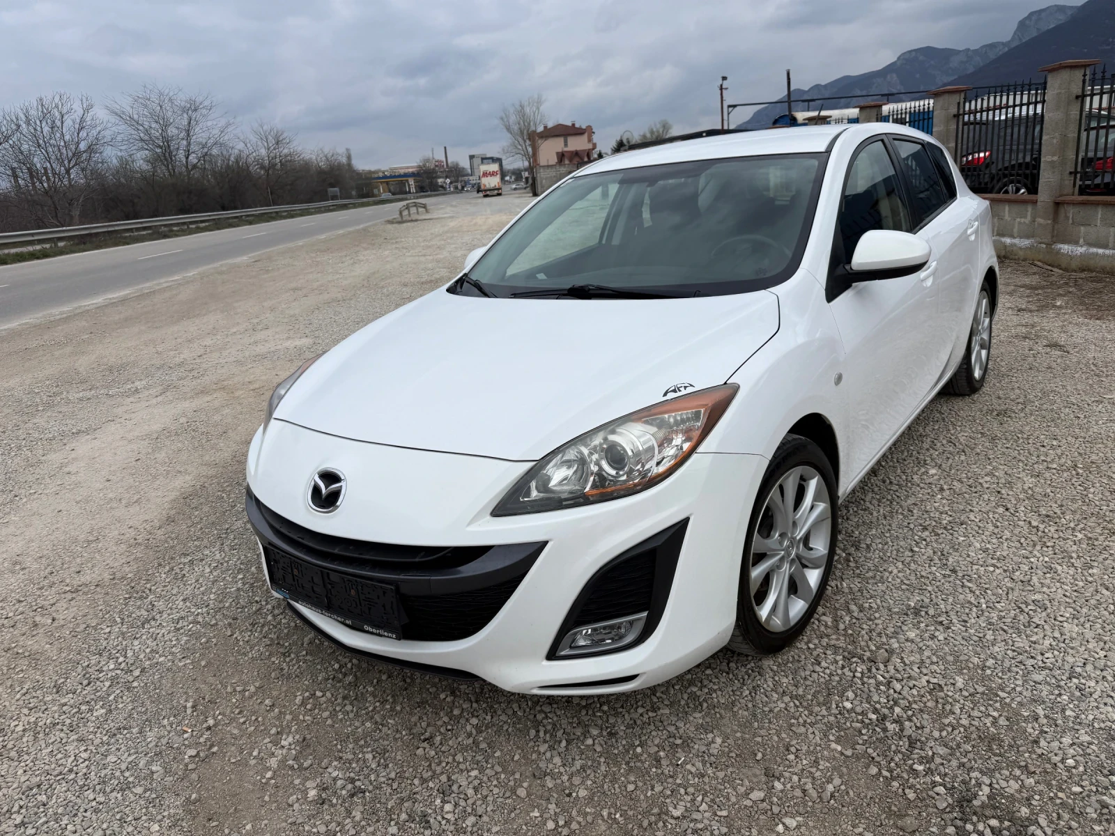 Mazda 3 1.6 TD 116 k.с. УНИКАТ ЕВРО 5, снимка 2 - Автомобили и джипове - 53917942