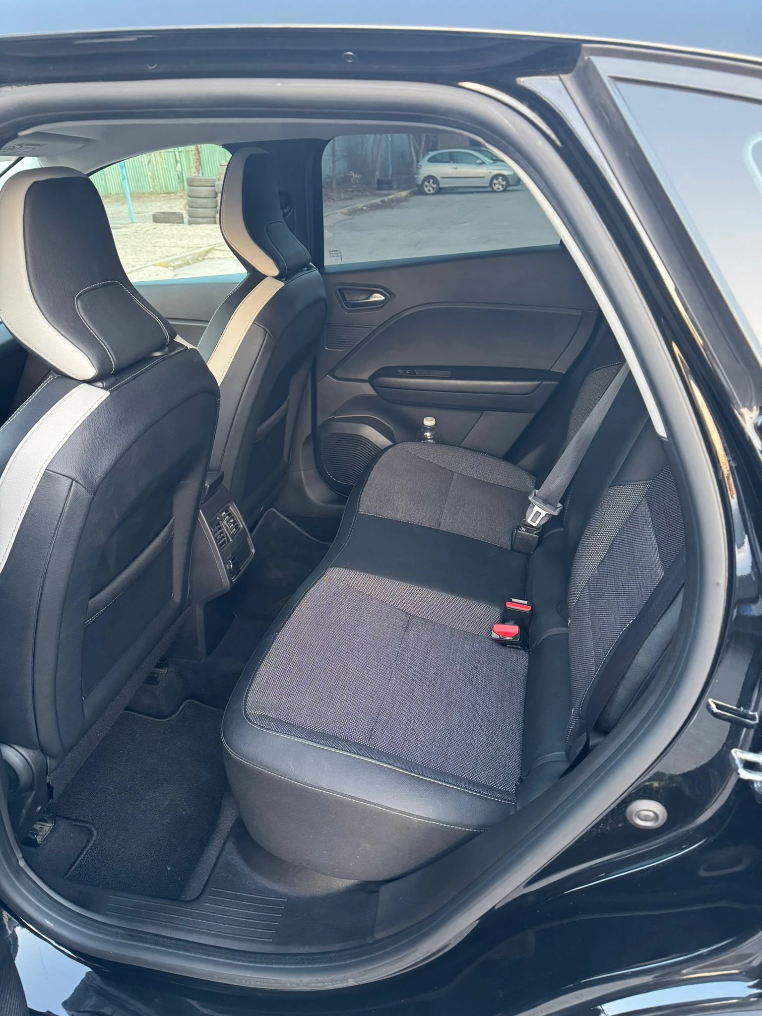 Renault Captur, снимка 9 - Автомобили и джипове - 54176119