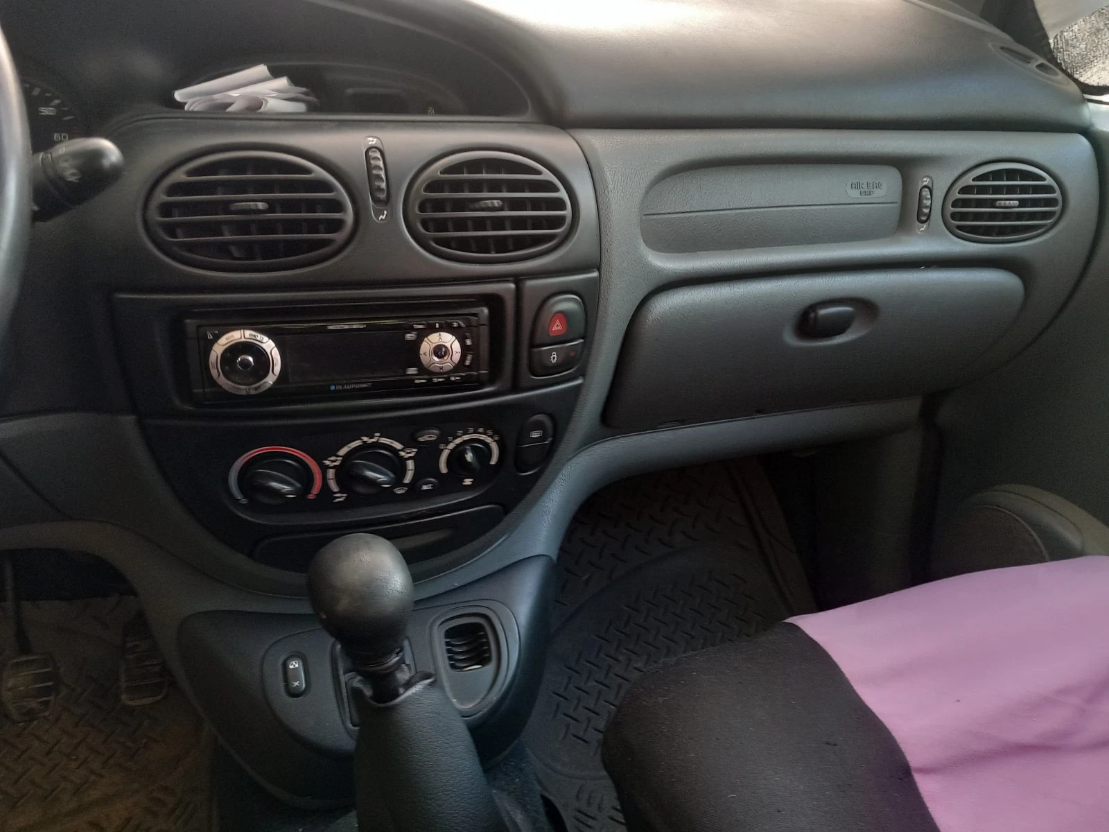 Renault Scenic, снимка 9 - Автомобили и джипове - 54443528
