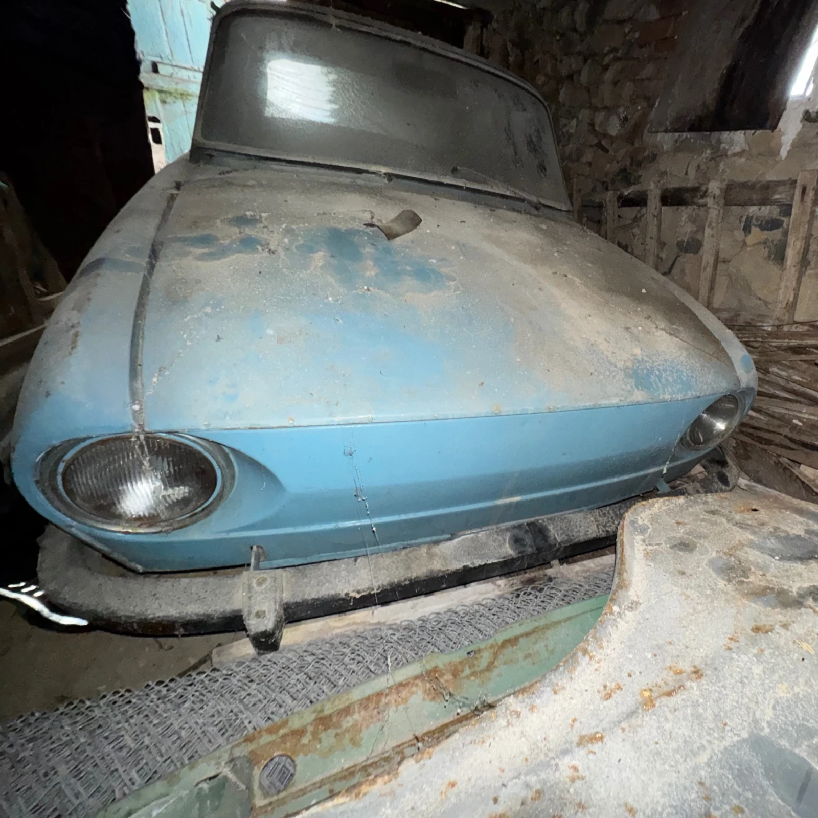 Skoda 100