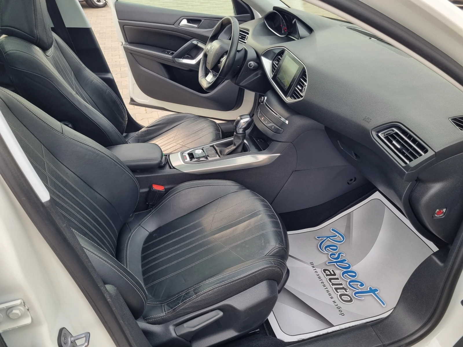 Peugeot 308 2.0HDi-150кс АВТОМАТИК, снимка 10 - Автомобили и джипове - 55942294