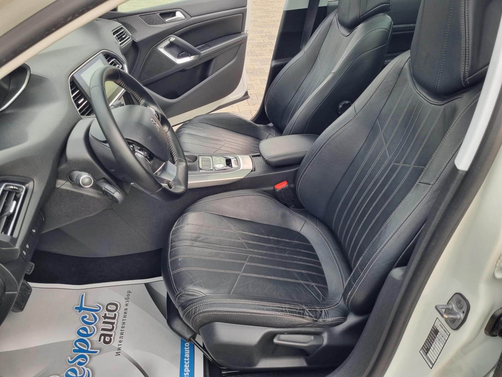 Peugeot 308 2.0HDi-150кс АВТОМАТИК, снимка 8 - Автомобили и джипове - 55942294