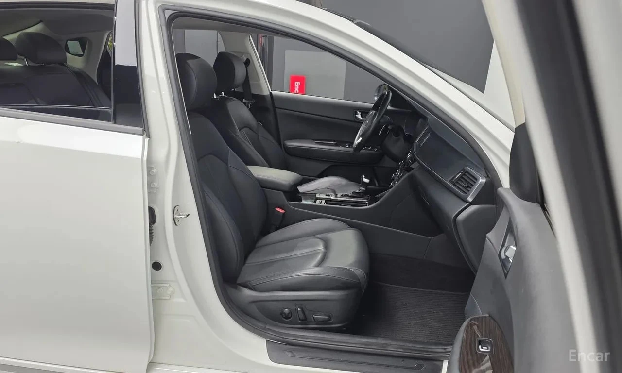 Kia K5 LPI SX* ПОДГРЕВ* ОБДУХВАНЕ* 360* ПАНО* АВТОКРЕДИТ*, снимка 11 - Автомобили и джипове - 55977225